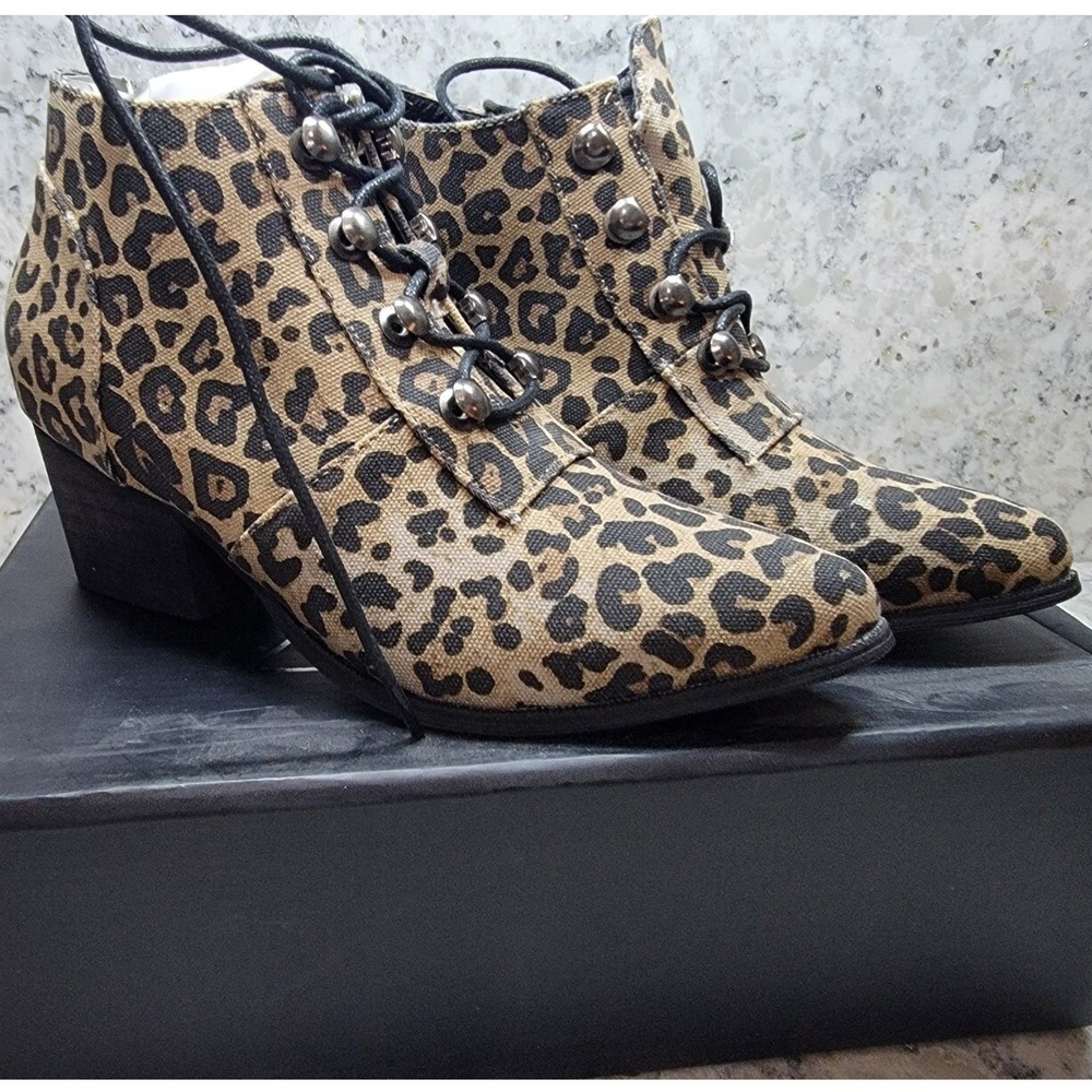 YRU Boots Size 7 Aura Cheetah Killer Pointy Toe Lace Up Western Ankle NIB